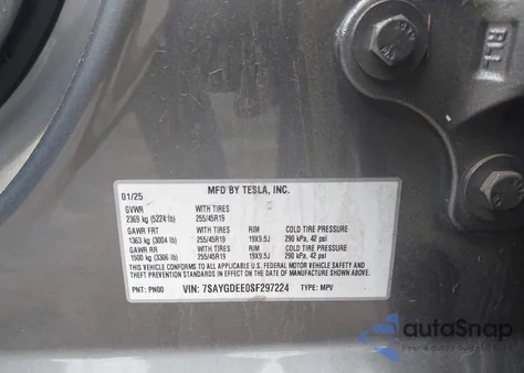 2025 Tesla Model Y Long Range Dual Motor All-Wheel Drive z USA, uszkodzony, nr VIN 7SAYGDEE0SF297224